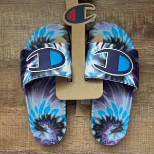 NWT Champion slides, size 6